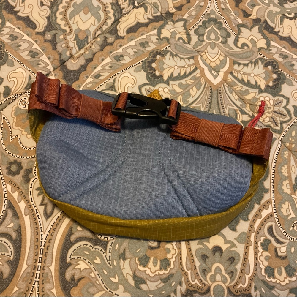 NWOT Patagonia Ultralight Black Hole Mini Hip Pack 1L - Picture 5 of 10